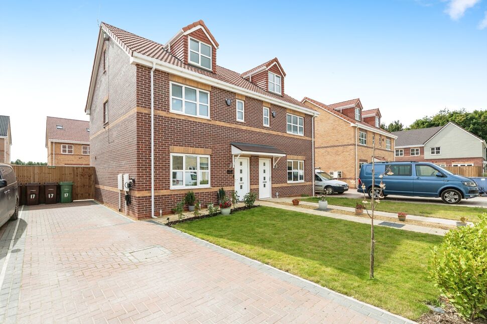 Main image of 4 bedroom Semi Detached House for sale, Bentley Crescent, Knottingley, West Yorkshire, WF11