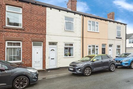 2 bedroom Mid Terrace House for sale