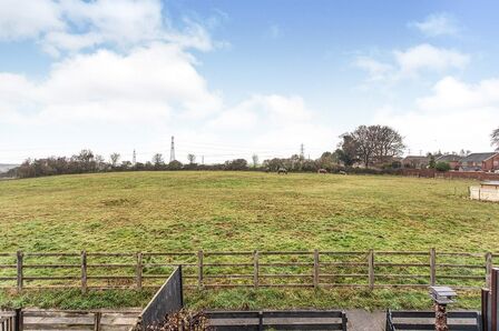 Ackton Close, 3 bedroom Mid Terrace House for sale, £200,000