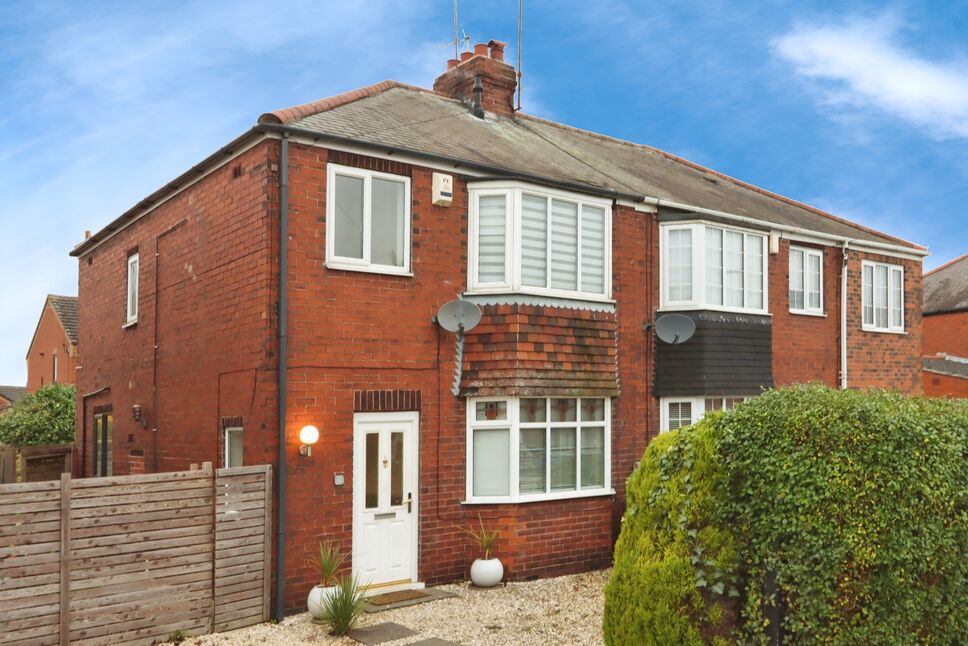 Main image of 3 bedroom Semi Detached House for sale, Springfield Avenue, Knottingley, West Yorkshire, WF11