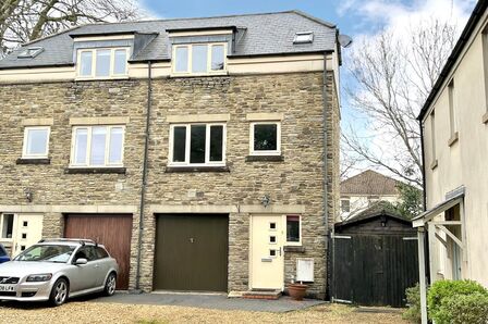 2 bedroom Semi Detached House to rent