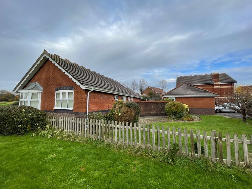 2 bedroom Detached Bungalow for sale