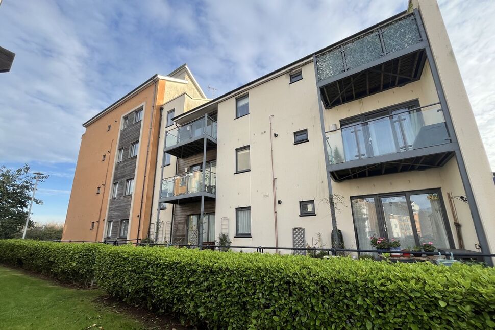 Main image of 2 bedroom  Flat for sale, Kingfisher Road, Portishead, Bristol, BS20