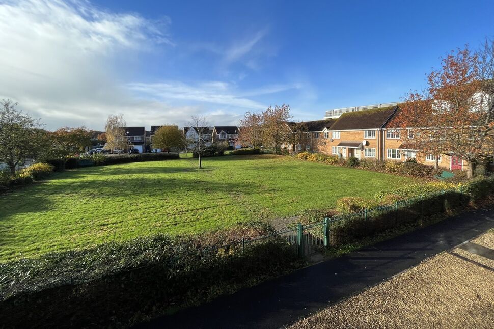 2 bedroom Mid Terrace House for sale