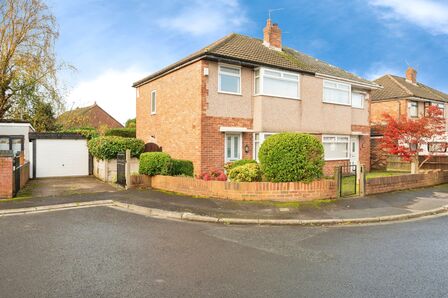 Eglington Avenue, 3 bedroom Semi Detached House for sale, £180,000