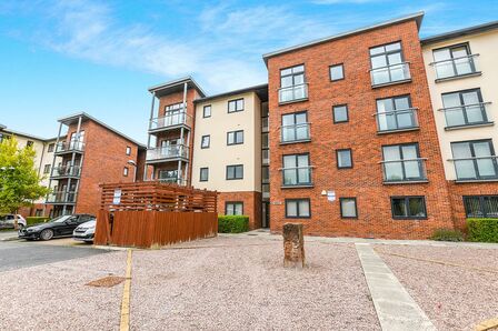 Bridge Road, 2 bedroom  Flat for sale, £120,000