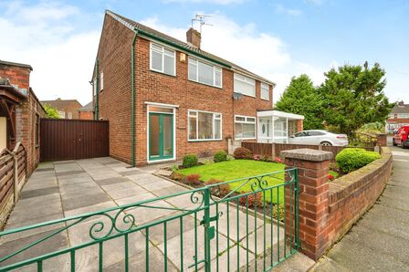 Sinclair Avenue, 3 bedroom Semi Detached House for sale, £170,000