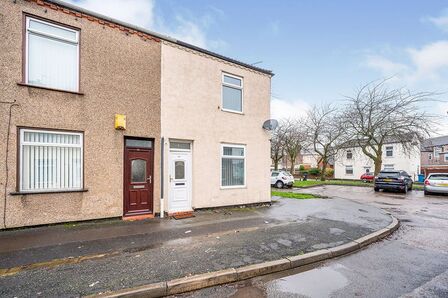 Carlton Street, 3 bedroom End Terrace House to rent, £825 pcm