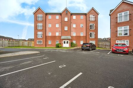 Kenneth Close, 2 bedroom  Flat to rent, £825 pcm