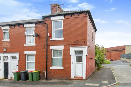 2 bedroom End Terrace House to rent