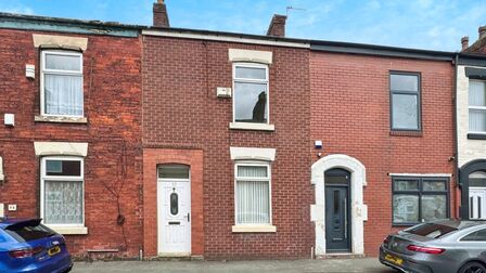 2 bedroom Mid Terrace House for sale