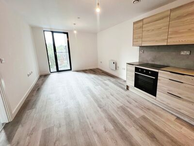 Pole Street, 1 bedroom  Flat to rent, £785 pcm