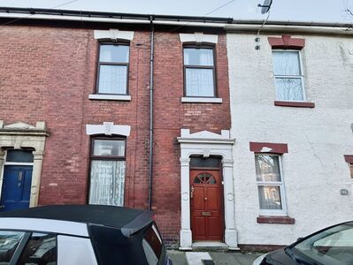 3 bedroom Mid Terrace House for sale