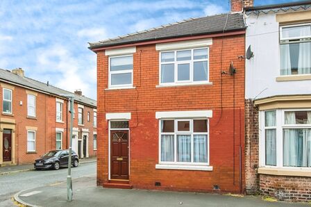 3 bedroom End Terrace House to rent