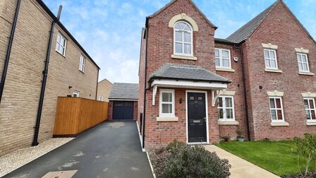 3 bedroom Semi Detached House for sale