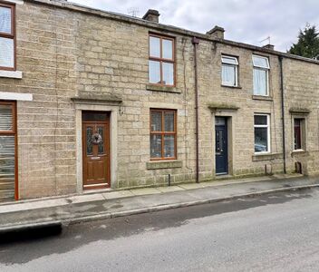 Hill Street, 2 bedroom Mid Terrace House to rent, £895 pcm