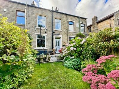 3 bedroom Mid Terrace Property for sale