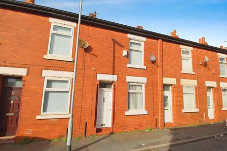 2 bedroom Mid Terrace House to rent