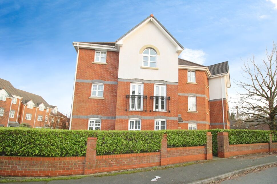 Main image of 2 bedroom  Flat for sale, Cromwell Avenue, Reddish, Cheshire, SK5