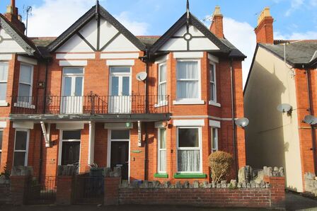 Lawson Road, 2 bedroom  Flat to rent, £675 pcm