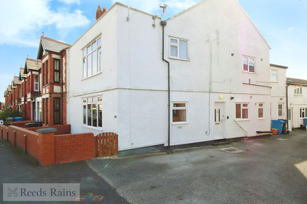 Clifton Villas, 2 bedroom  Flat for sale, £90,000