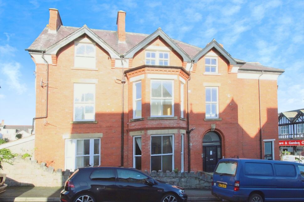 Main image of 2 bedroom End Terrace Flat to rent, Meirion Gardens, Colwyn Bay, Conwy, LL29