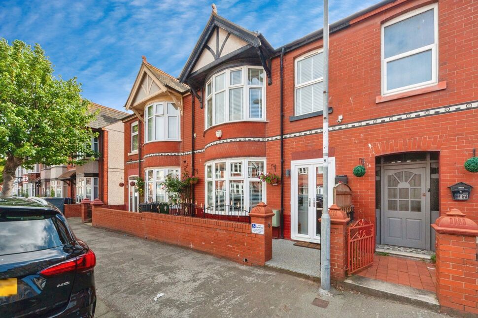 5 bedroom Mid Terrace House for sale