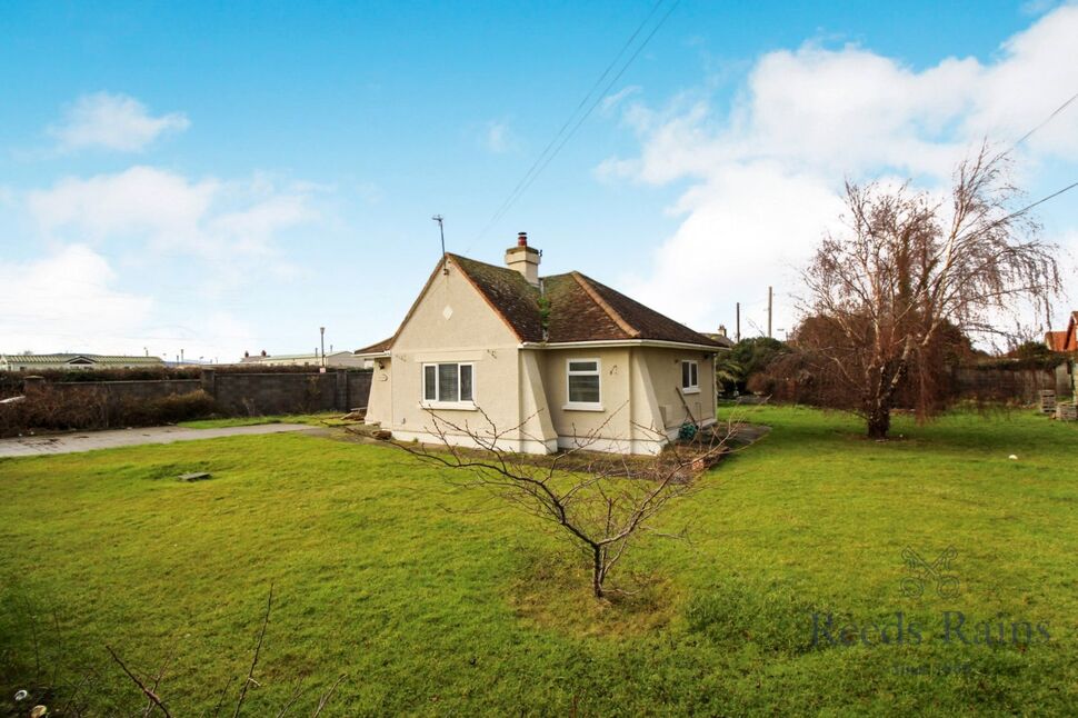 Main image of 2 bedroom Detached Bungalow for sale, Towyn Road, Towyn, Conwy, LL22