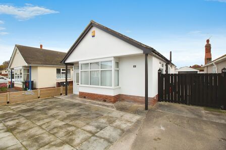 Merllyn Road, 2 bedroom Detached Bungalow for sale, £189,950