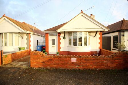 County Drive, 2 bedroom Detached Bungalow for sale, £155,000