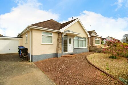 Ffordd Cae Glas, 2 bedroom Link Detached Bungalow for sale, £140,000