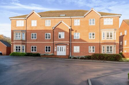 Scampston Drive, 2 bedroom  Flat to rent, £875 pcm