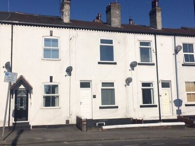 Gillett Lane, 2 bedroom Mid Terrace House to rent, £895 pcm