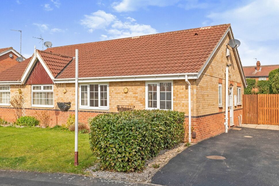 Main image of 2 bedroom Semi Detached Bungalow for sale, Thorpe Gardens, Leeds, West Yorkshire, LS10