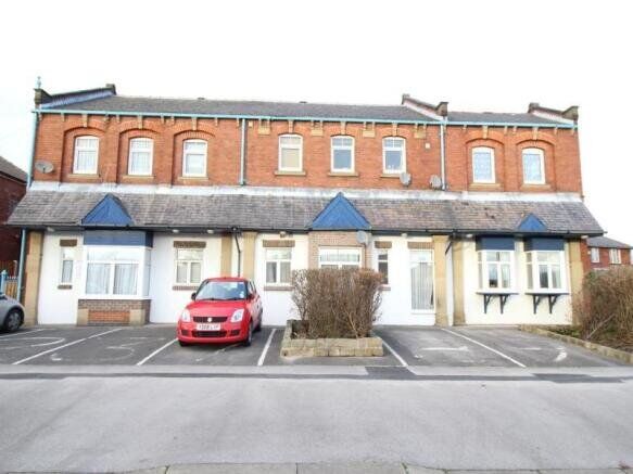 Main image of 2 bedroom  Flat for sale, North Lingwell Road, Leeds, West Yorkshire, LS10