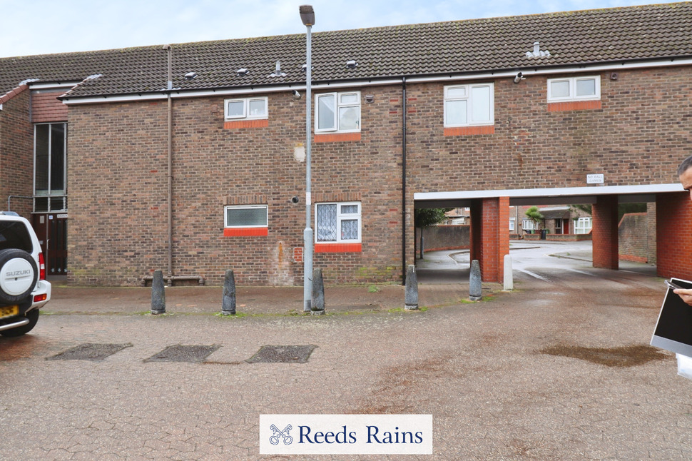 Main image of 1 bedroom  Flat for sale, Nash Road, Romford, RM6