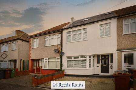 Torrington Road, 4 bedroom Mid Terrace House for sale, £475,000