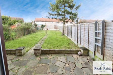 Kingston Hill Avenue, 3 bedroom Mid Terrace House for sale, £425,000