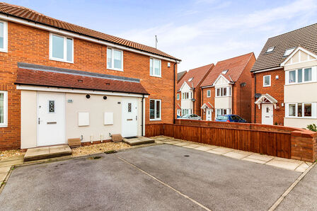 Kingfisher Drive, 2 bedroom Semi Detached House to rent, £750 pcm