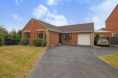Firethorn Rise, 3 bedroom Detached Bungalow for sale, £340,000