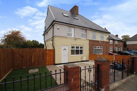 4 bedroom Semi Detached House to rent