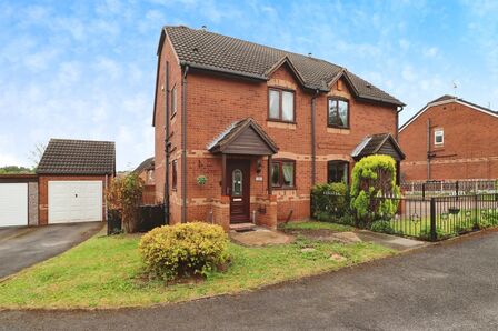 Brookfield Close, 3 bedroom Semi Detached House for sale, £150,000