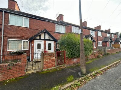 2 bedroom Mid Terrace House for sale