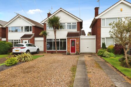 Highcliffe Drive, 3 bedroom Detached House for sale, £230,000