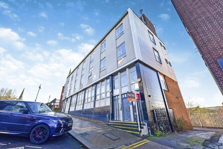 Ship Hill, 2 bedroom  Flat for sale, £90,000