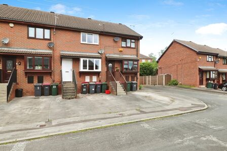 Clement Mews, 2 bedroom Mid Terrace House to rent, £800 pcm