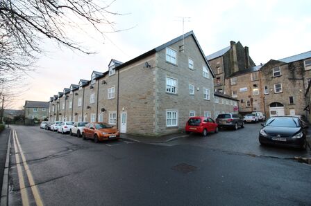 St. Johns Court, 2 bedroom  Flat to rent, £1,050 pcm