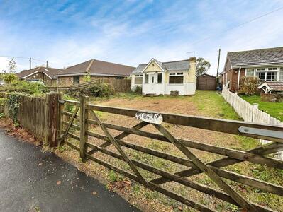 2 bedroom Detached Bungalow for sale