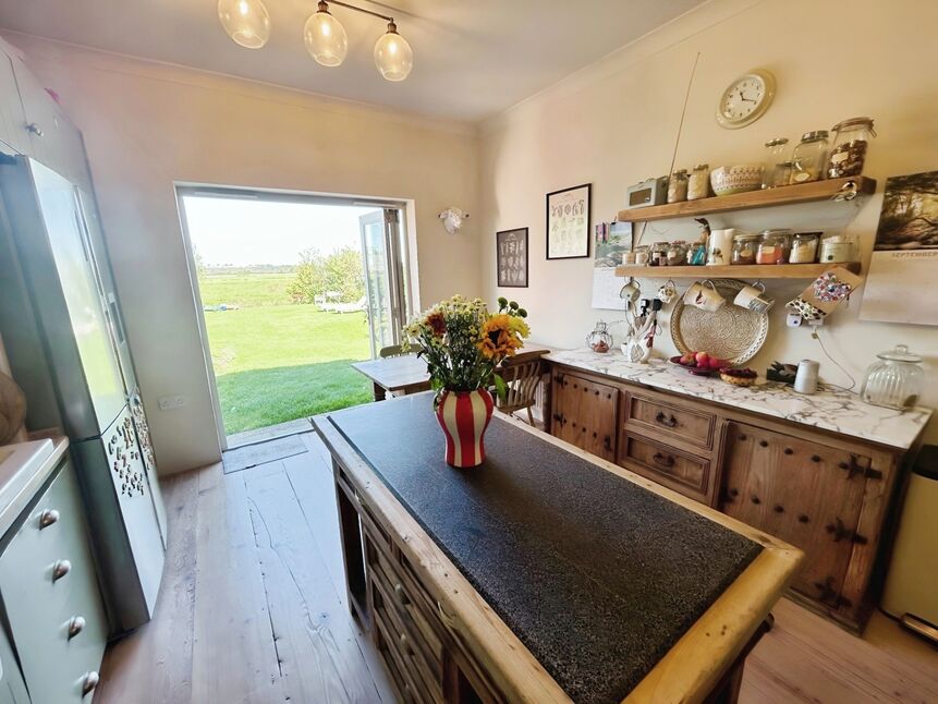 Kitchen / Breakfast Room