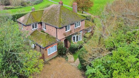 Old Brickyard, 5 bedroom Detached House for sale, £685,000